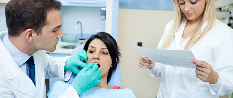 Abscessed tooth dangers and performing examination on lady